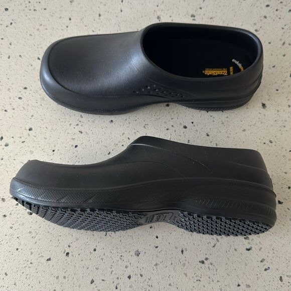 TredSafe Black Unisex Clogs Slip Resistant Size M8/W9 Non-Marking Slip-On Shoes - Picture 1 of 8